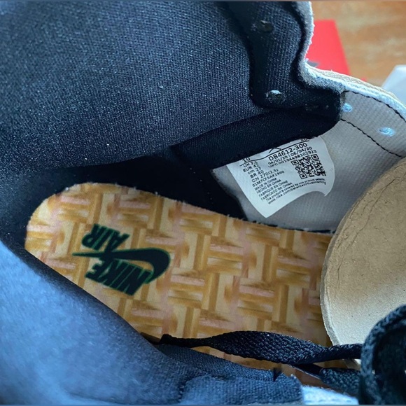 Wmns Jordan 1 Retro High OG “Lucky Green” - Picture 9 of 10